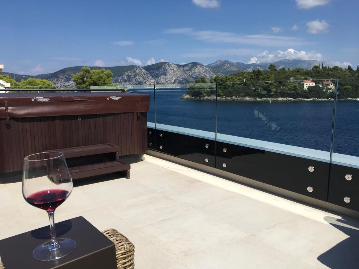 High View-a Seaside With Huge Jacuzzi Apartma